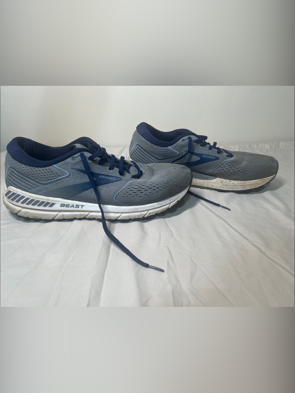 Brooks Beast 20 Men’s Gray and Navy Running Shoes Size 12.5 D